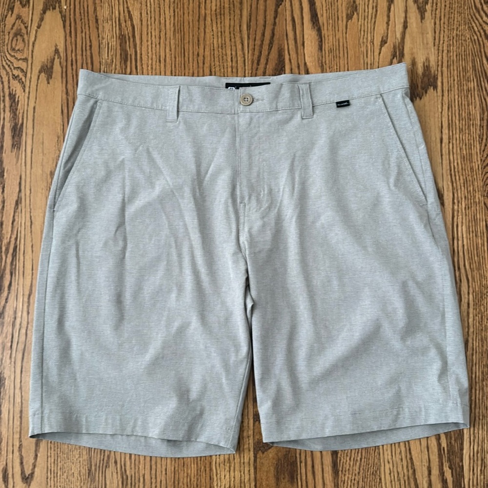Men’s Travis Mathew Beck Short 9.5in Khaki Size 38